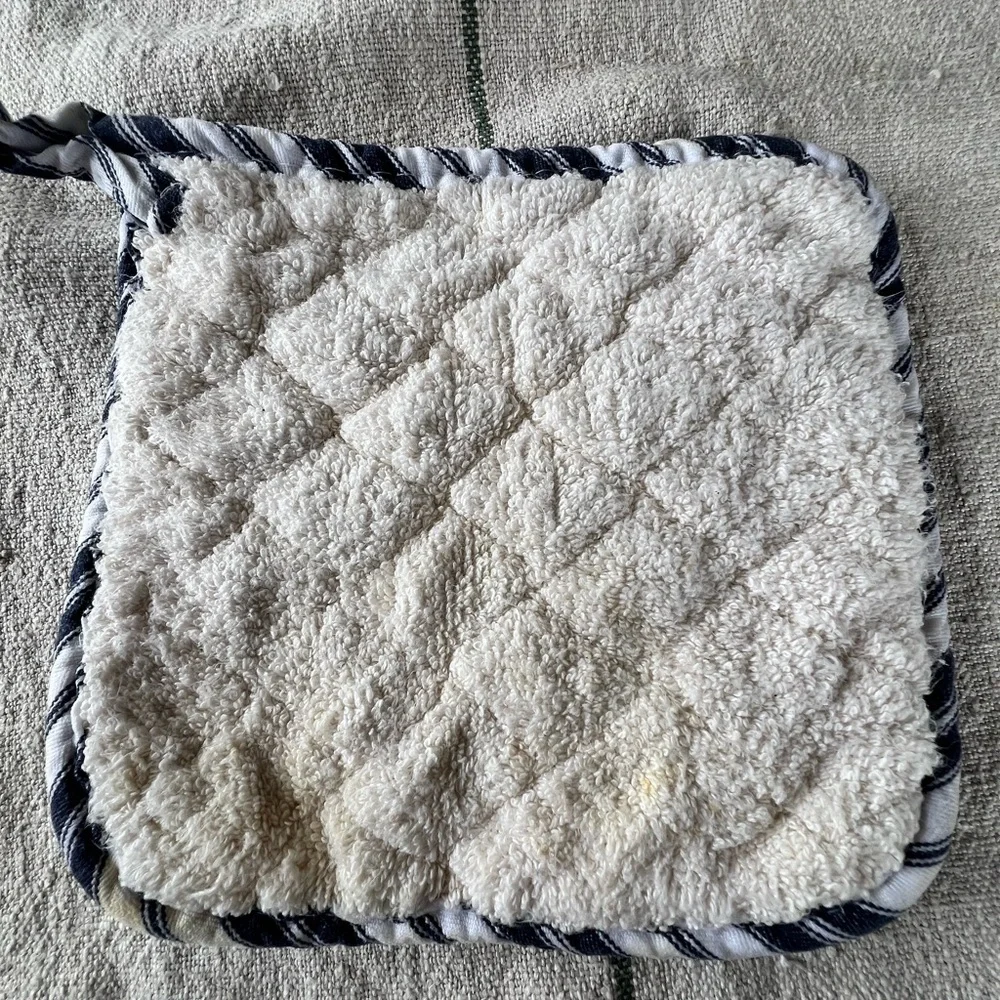 Williams Sonoma Navy and White Striped Oven Mitt and Pot Holder Set​